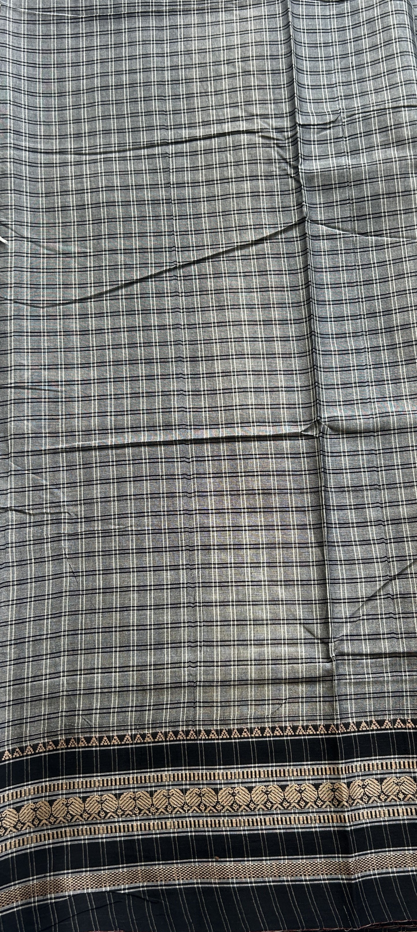 Narayanpet Cotton Checks Saree Gray Colored Complemented with a Black Thread Border.