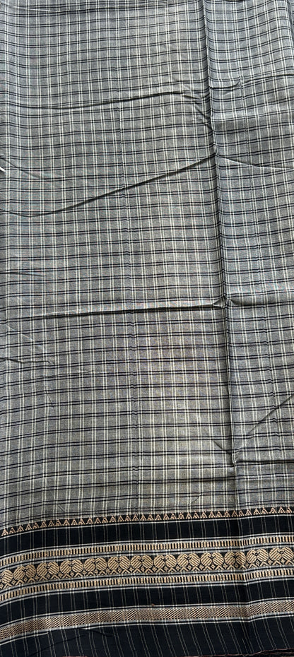 Narayanpet Cotton Checks Saree Gray Colored Complemented with a Black Thread Border.