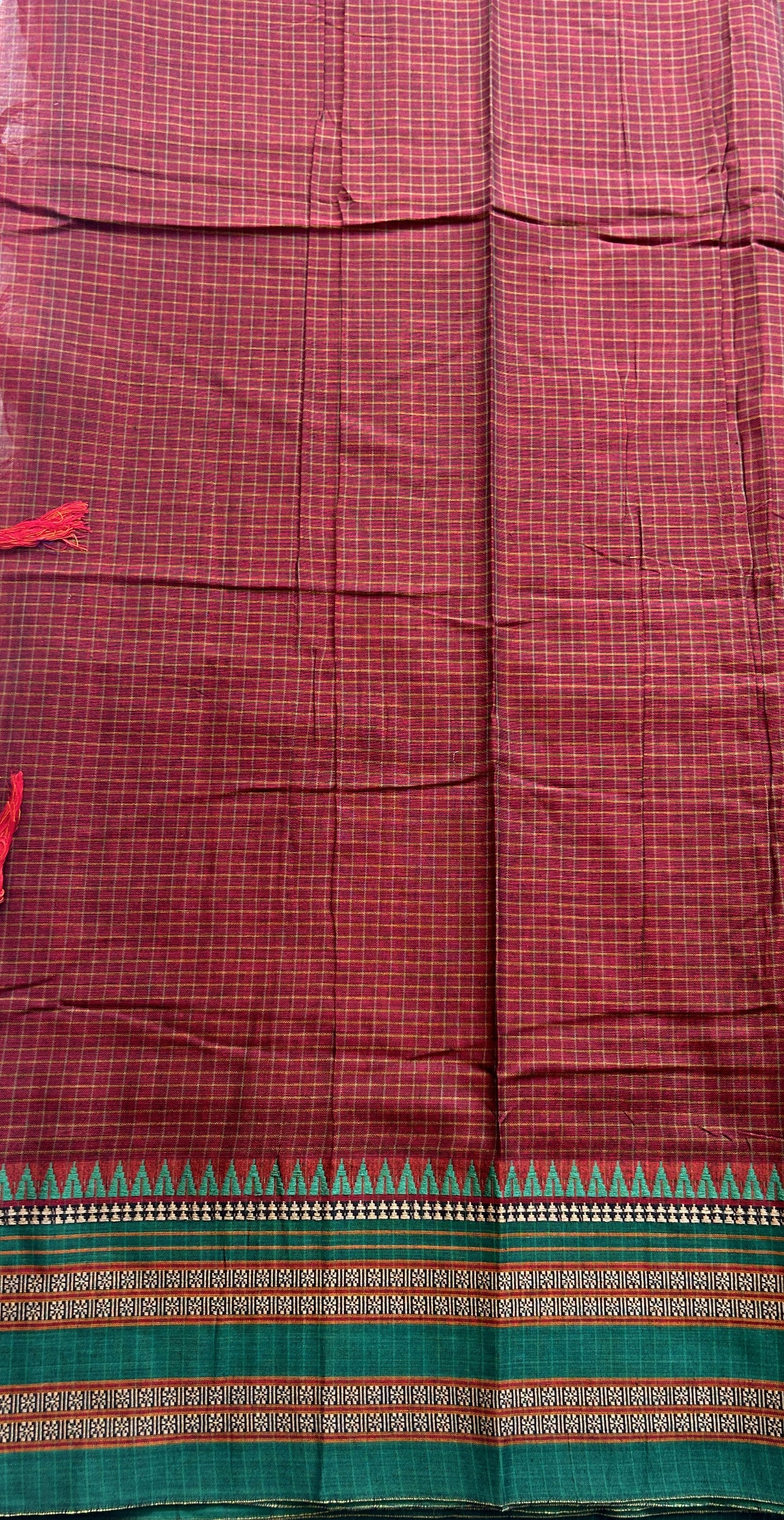 Narayanpet Cotton Checks Saree Maroon Colored Complemented with a Thread Gap Border.