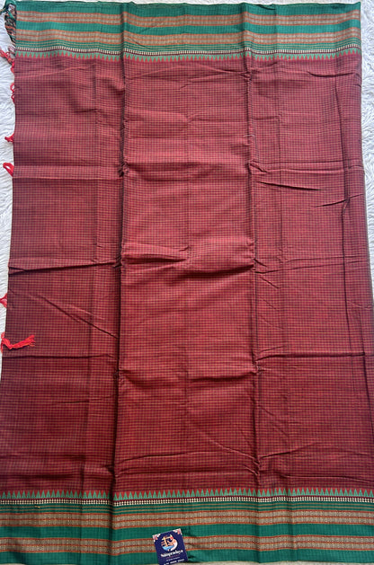 Narayanpet Cotton Checks Saree Maroon Colored Complemented with a Thread Gap Border.