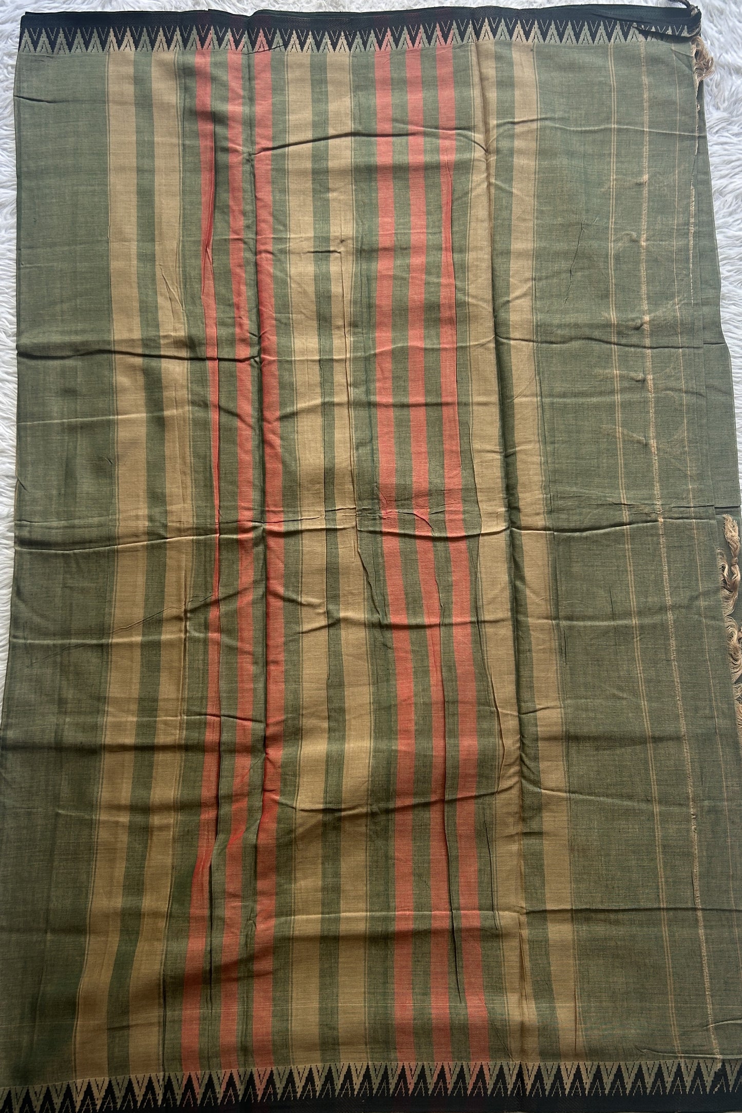 Narayanpet Cotton Saree Olive Green Colored Complemented with a Black Thread Border.