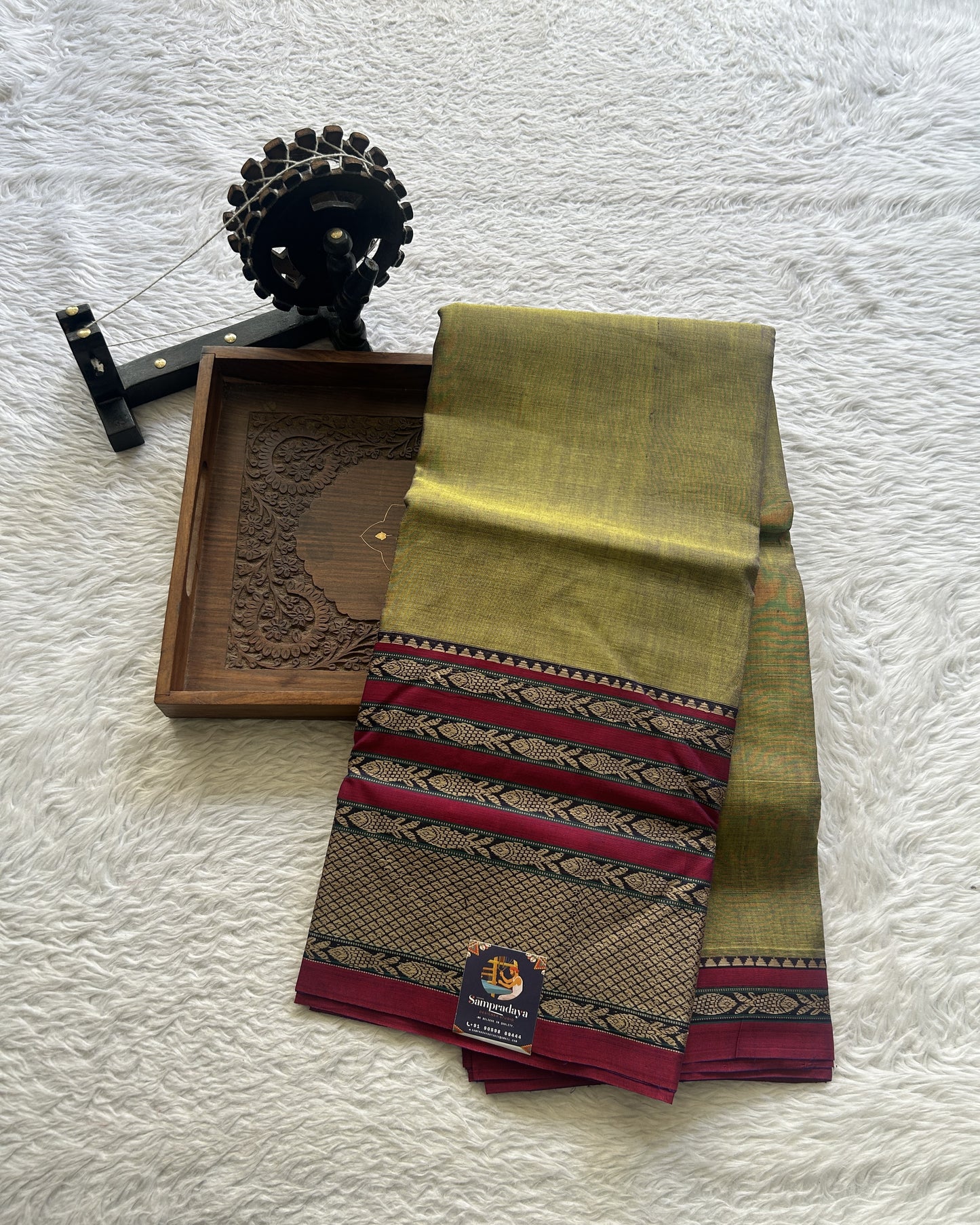 Narayanpet Cotton Saree Avocado Colored Complemented with a Thread Border.