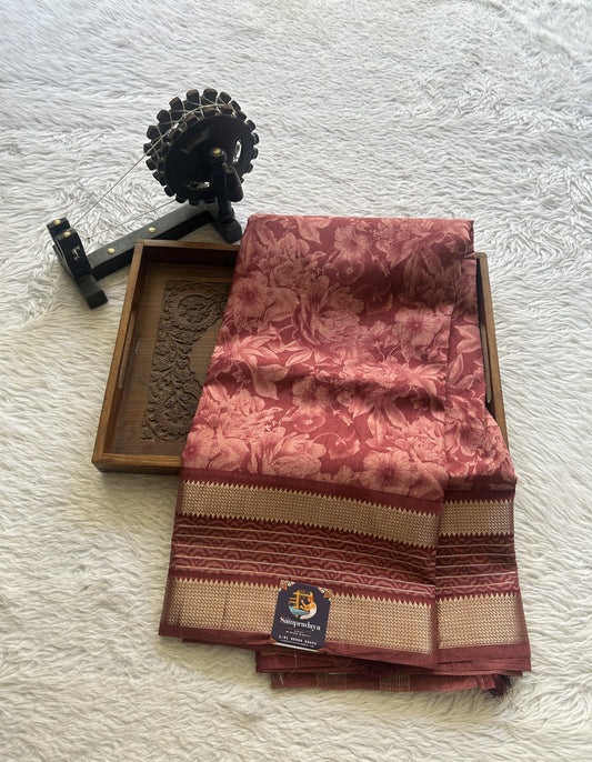 Dola Crepe Saree Onion Pink Colored Complemented with a Zari Border.