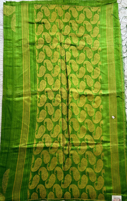 Pure Matka and Muslin Saree Parrot Green Colored Complemented with a Borderless. - Sampradaya Designer Studio