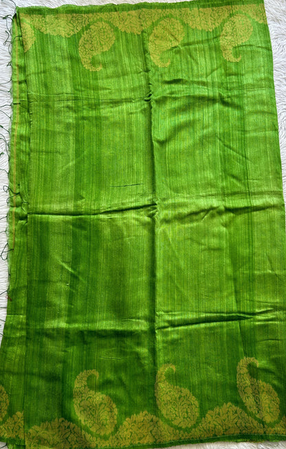 Pure Matka and Muslin Saree Parrot Green Colored Complemented with a Borderless. - Sampradaya Designer Studio